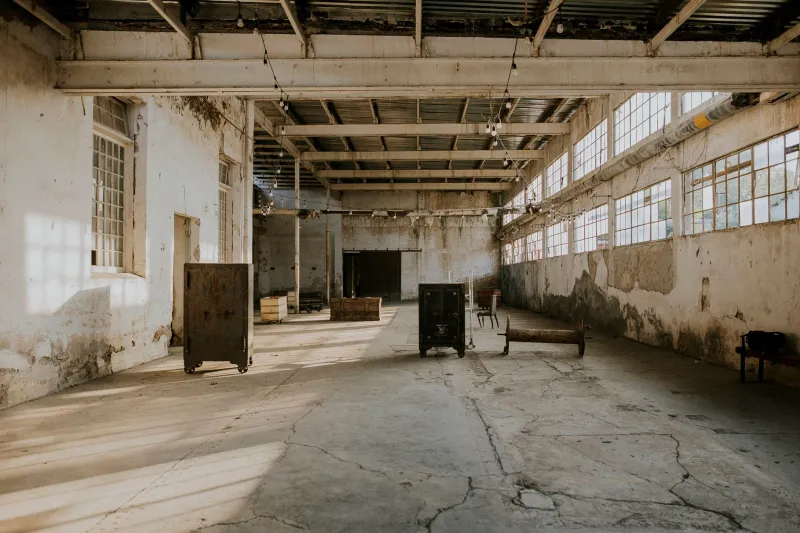 Sun, Salt, and Slow Decay: What Tampa's Climate Actually Does to Your Epoxy Floors—and How to Stop It